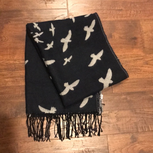 LOFT Other - Loft shawl